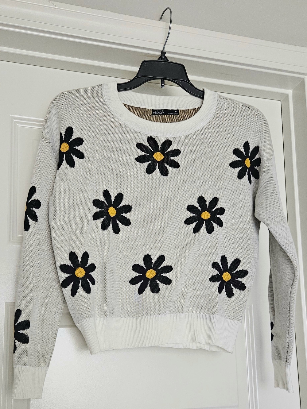 Crewneck Daisy Knit Sweater in Light Gray with Black & Yellow Flowers